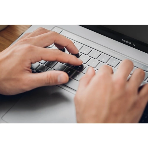 Buy Moshi ClearGuard MB - Keyboard Protector for MacBook Pro 16 / MacBook Pro 13 2020 (EU layout) - MOSH080 - {ean13} - Home Screen Store Europe
