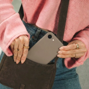 Etui Tech-Protect Silicone MagSafe do Apple iPhone 16e / 17e Chocolate Brown