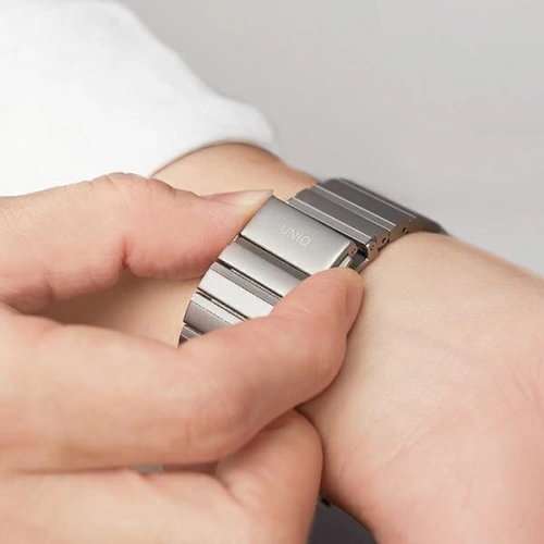 Kup UNIQ Strova Apple Watch 4/5/6/7/SE/8/9/Ultra 44/45/49mm Edelstahl silber/silver sterling - UNIQ286SLV - {ean13} - Sklep Home Screen