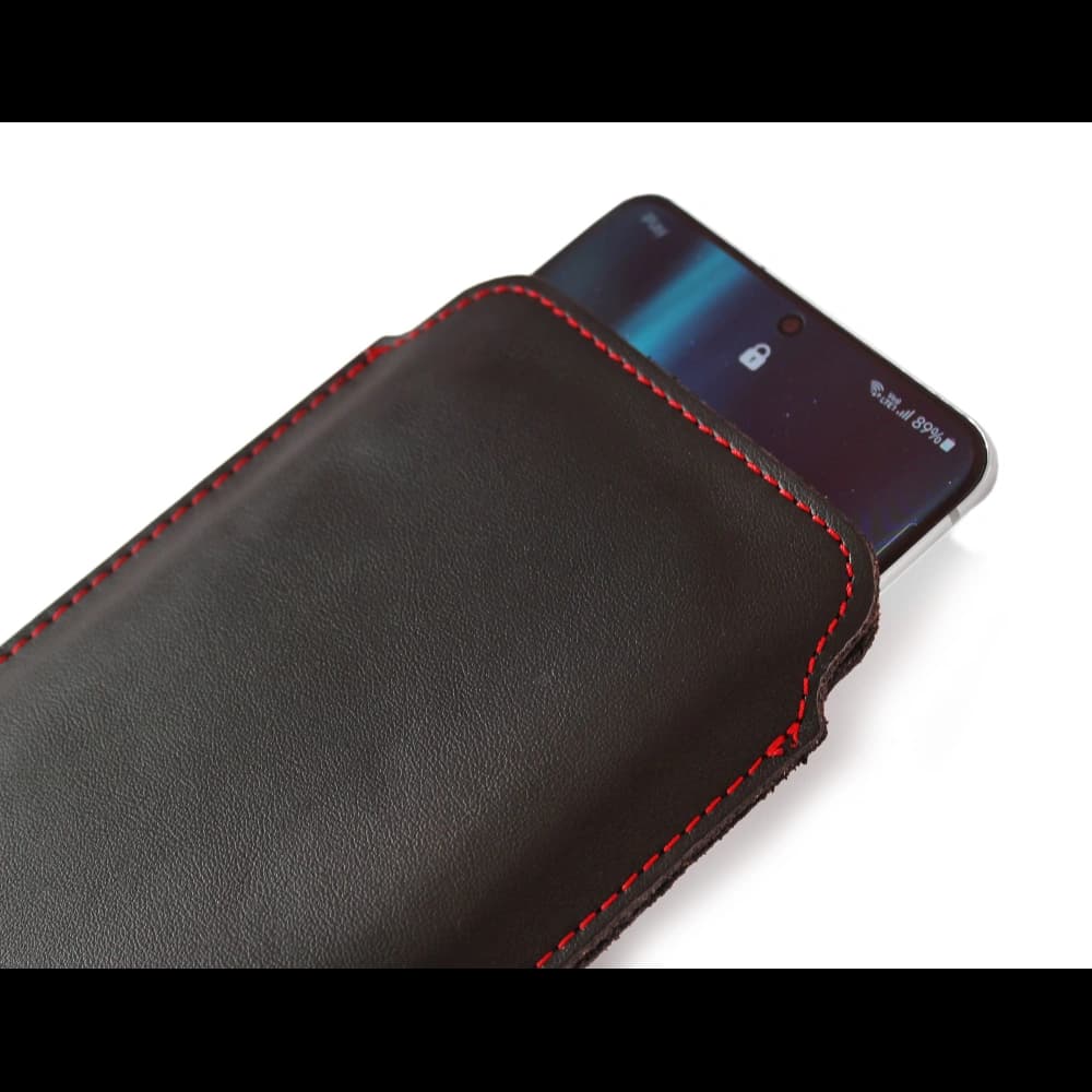 LURESKO LILLA XXXL Lederhülle für Telefon 6,5' - 6,9' (glattes Schwarz mit rotem Faden) - 5