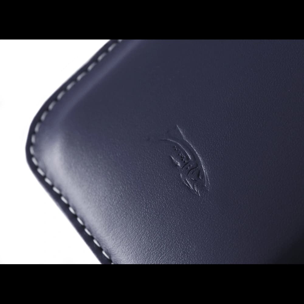 LURESKO LILLA XXXL Lederhülle für Telefon 6,5' - 6,9' (blau glatt mit weißen Nähten) - 6