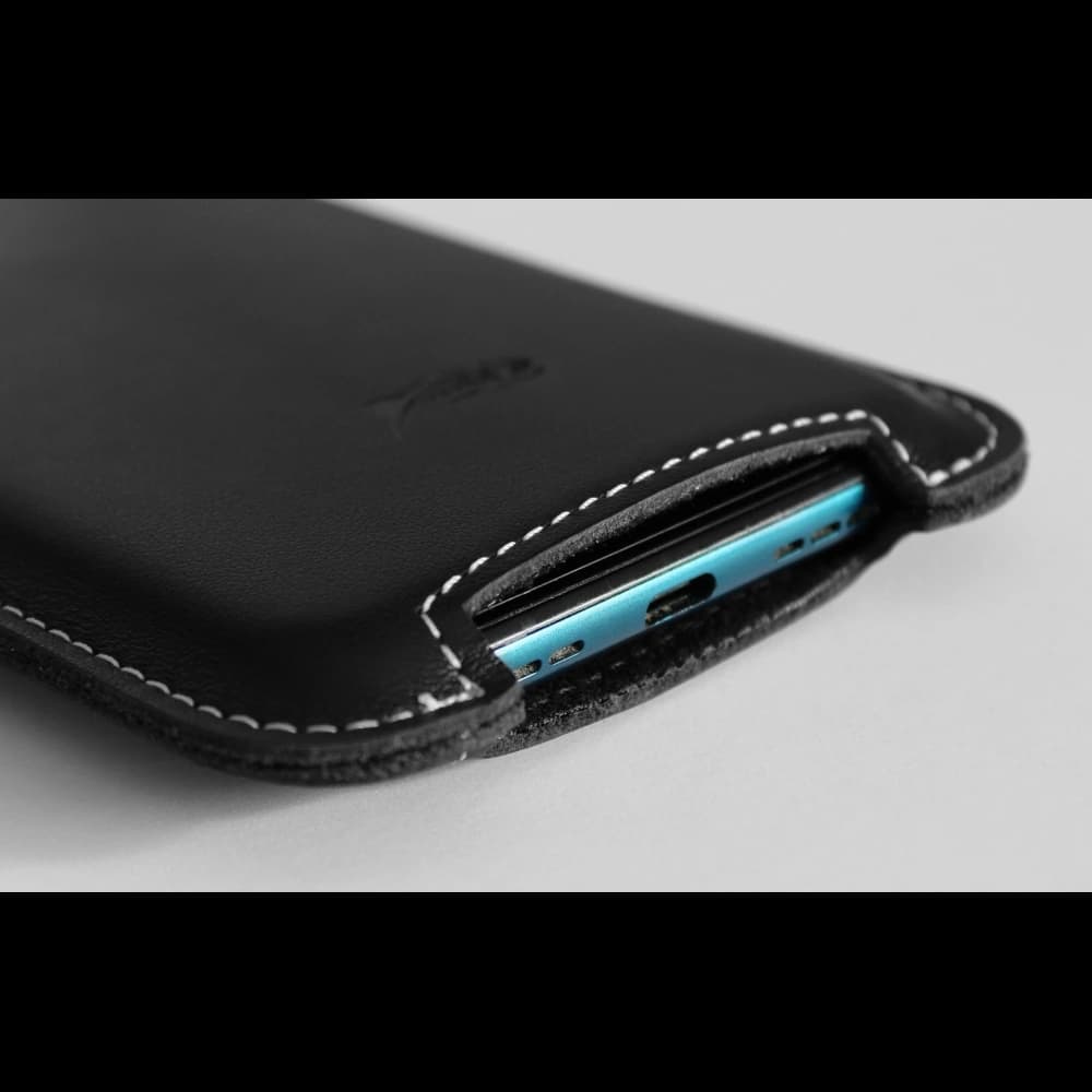 LURESKO NORTHERN XXXL Lederhülle zum Aufstecken für das Handy (schwarz glatt mit weißem Faden) - 4