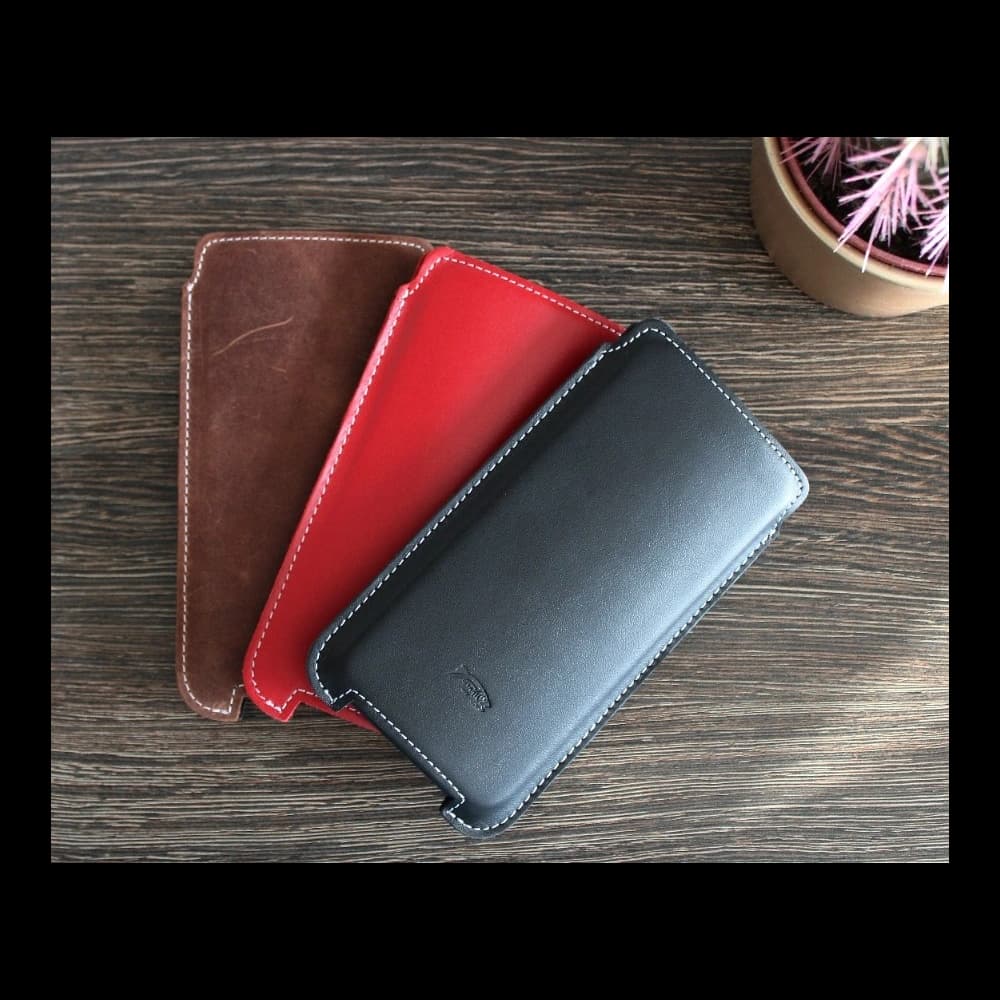 LURESKO NORTHERN XXXL Lederhülle zum Aufstecken für das Handy (schwarz glatt mit weißem Faden) - 6