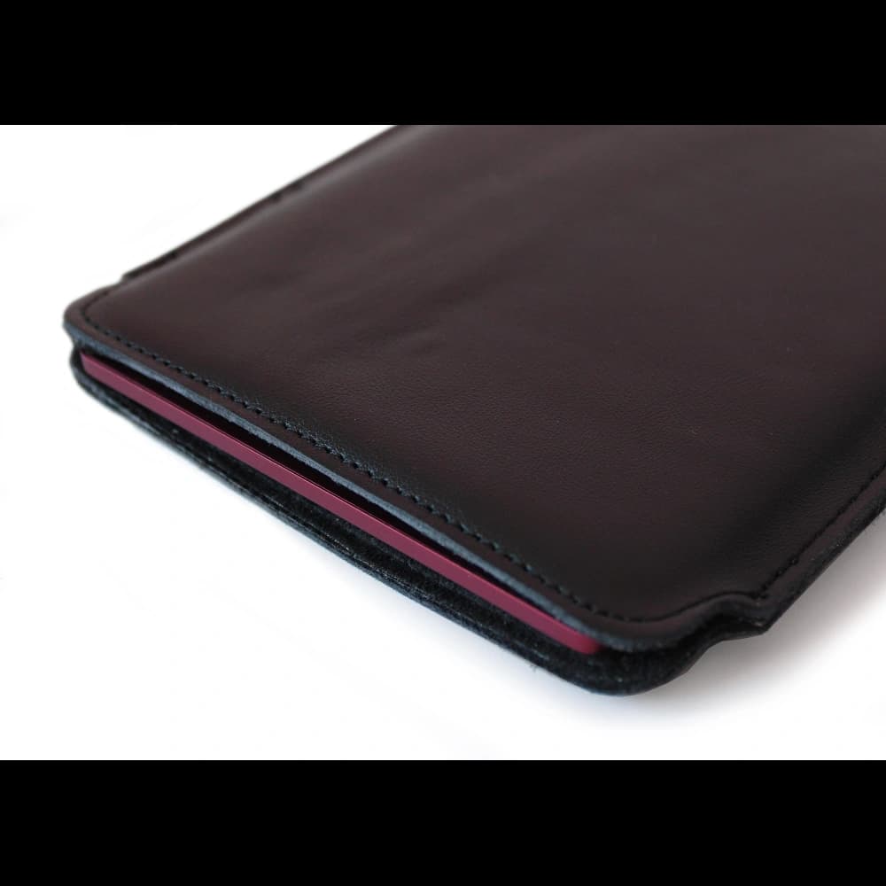 LURESKO MASTER S Ledertasche für E-Book 162x113x9mm (schwarz glatt mit schwarzem Faden) - 7