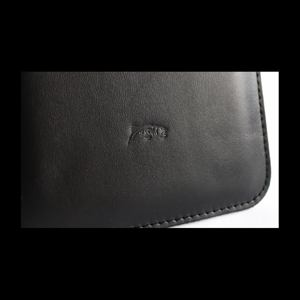 LURESKO MASTER S Ledertasche für E-Book 162x113x9mm (schwarz glatt mit schwarzem Faden) - 8