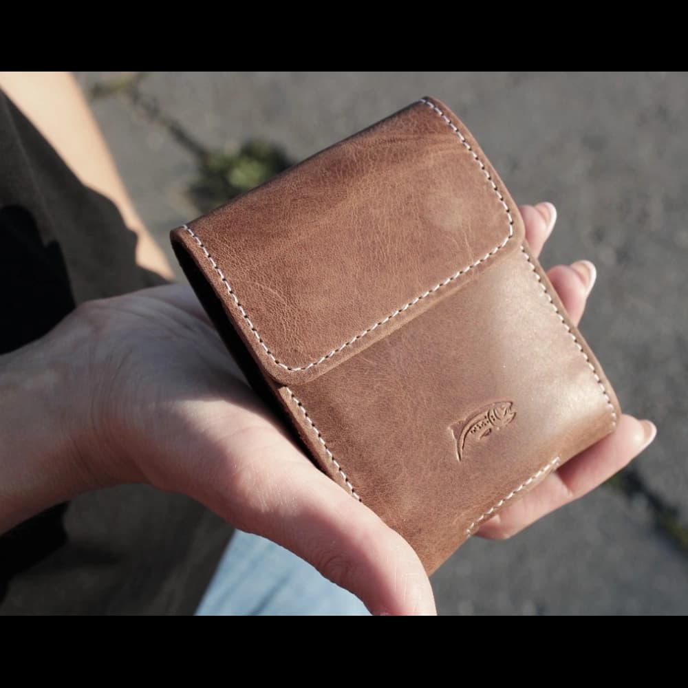 LURESKO HECTOR FLIP M leather neck/pocket/belt loop case for Flip models (vintage brown with white thread) - 3