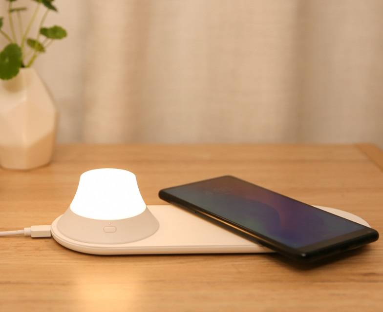 pol_pl_Lampka-nocna-z-ladowarka-bezprzewodowa-Yeelight-Wireless-Charging-Nightlight-10061_5.jpg