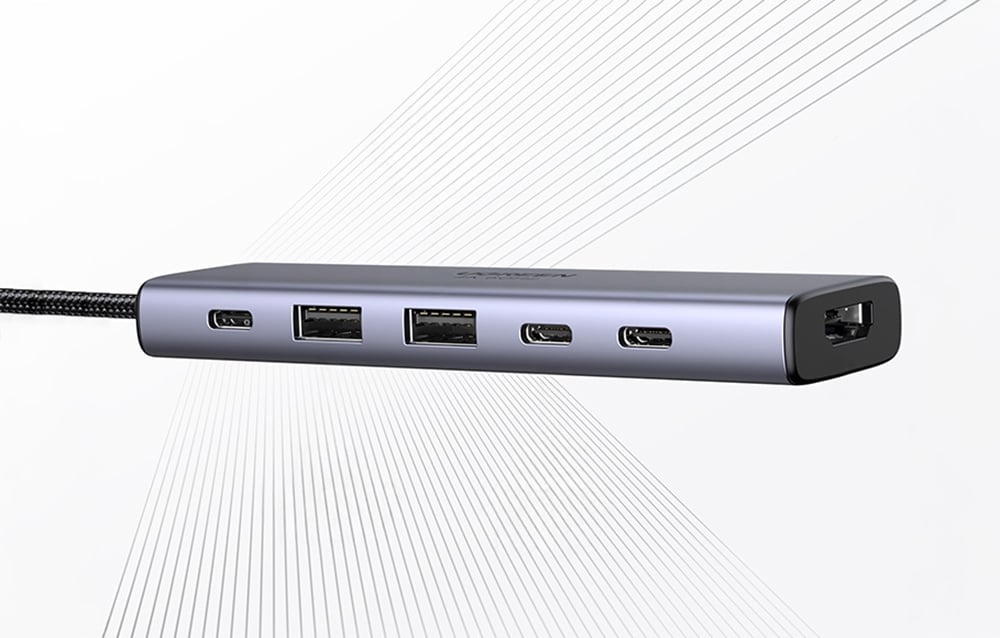 ub UGREEN z widocznymi portami USB-A, USB-C i Ethernet, pokazany z perspektywy bocznej.