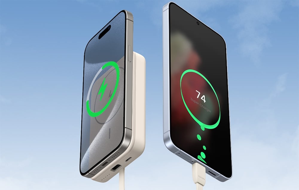 dwa łądujące się smartfony na tle nieba