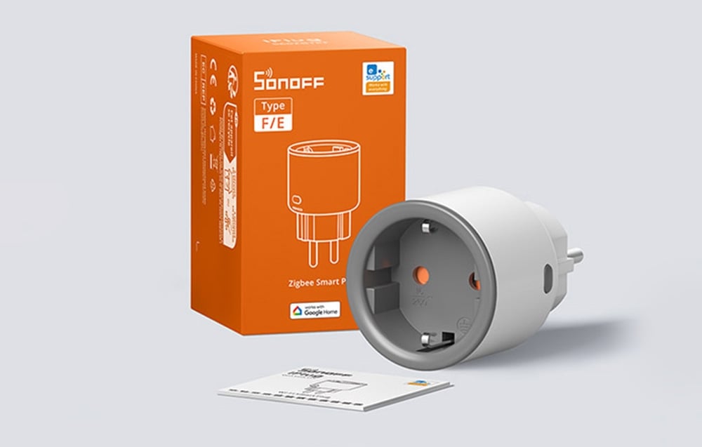 Białe inteligentne gniazdko SONOFF typu F/E z pomarańczowym opakowaniem i instrukcją obsługi