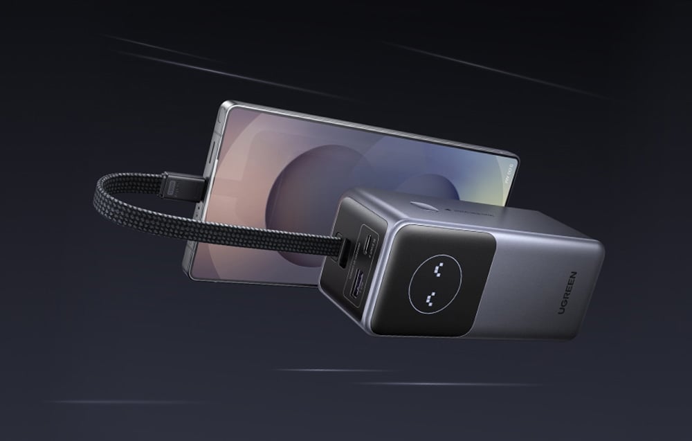 Powerbank Ugreen ładuje smartfon przez wbudowany przewód USB-C