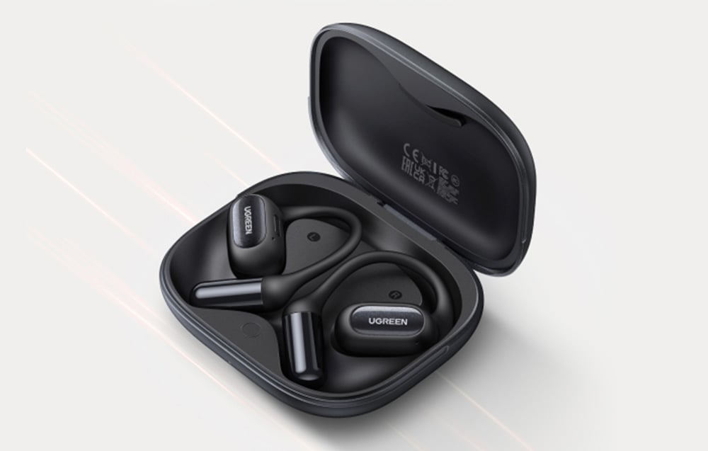 Czarne słuchawki bezprzewodowe z pałąkiem umieszczone w otwartym etui ładującym