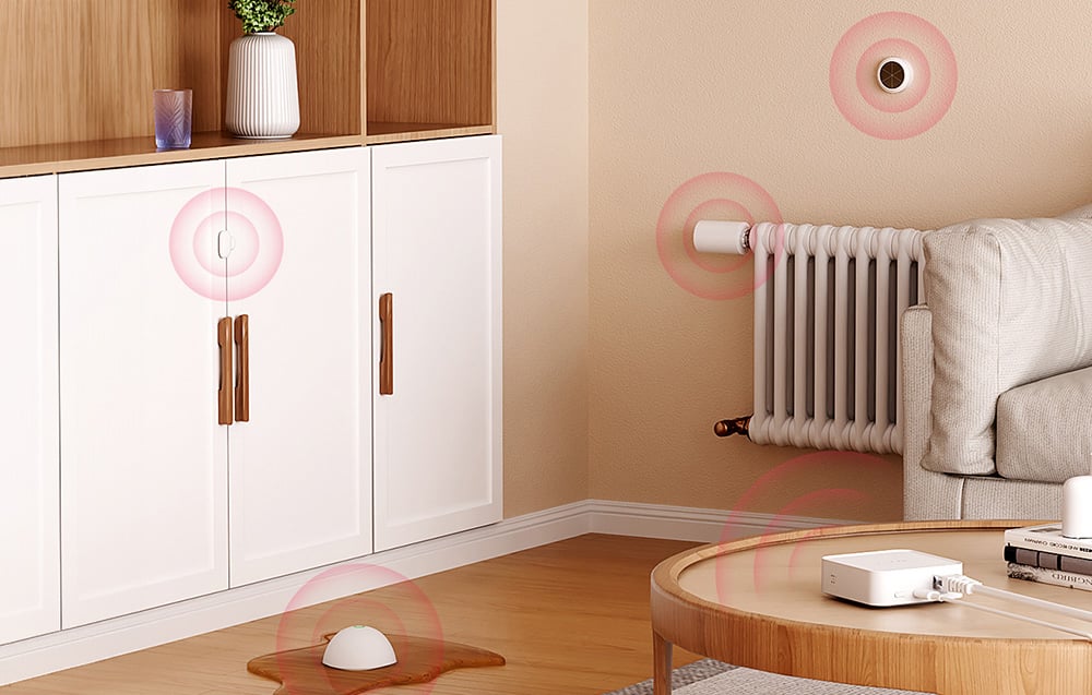 Pomieszczenie z kilkoma inteligentnymi czujnikami rozmieszczonymi na meblach, grzejniku, ścianie i podłodze
