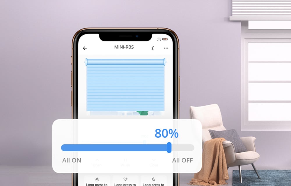 Smartfon pokazujący aplikację sterowania roletą z suwakiem ustawionym na osiemdziesiąt procent