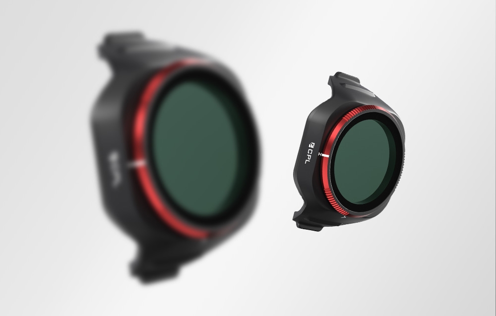 Two CPL filters with red borders - one sharp on the right, the other blurred on the left side on a white background