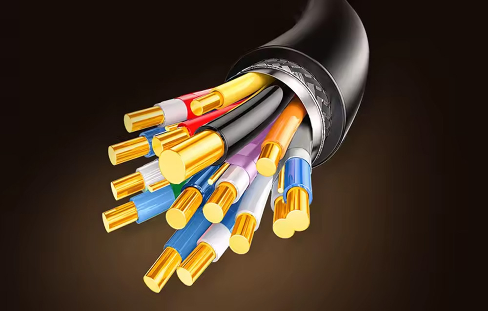 Querschnitt des HDMI-Kabels, der mehrfarbige Kupferdrähte mit goldenen Enden in einer schwarzen Ummantelung zeigt