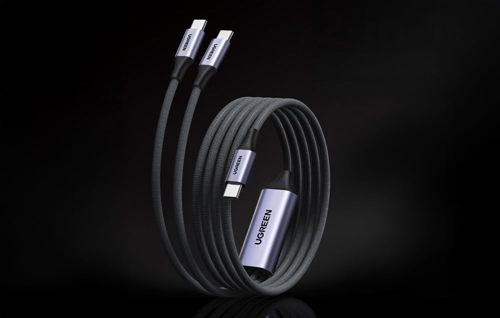 Aufgerolltes UGREEN USB-C Kabel auf dunklem Hintergrund