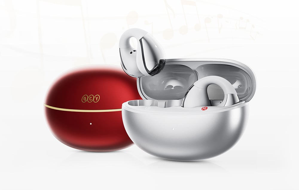 Dwie pary etui z otwartym i zamkniętym wieczkiem, każda z parą słuchawek QCY w kolorze srebrnym i czerwonym