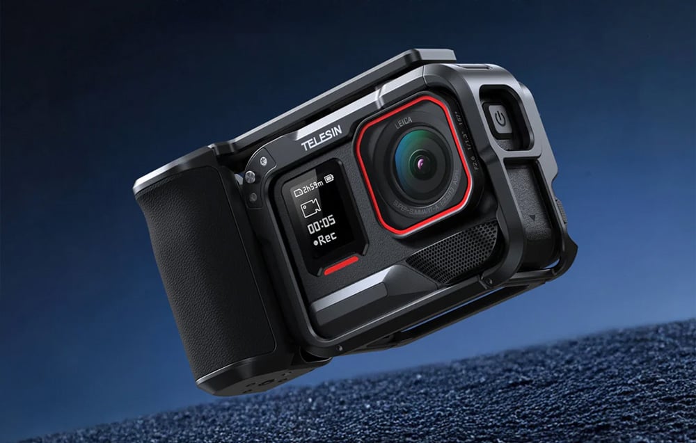 Kamera Insta360 Ace Pro w czarnej obudowie Telesin z bocznym ergonomicznym uchwytem