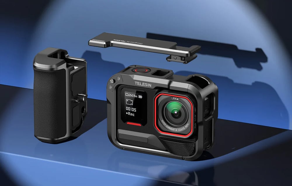 Kamera Insta360 w obudowie Telesin z bocznym uchwytem i wysuniętym górnym mocowaniem