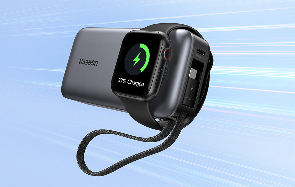Smartwatch, die mit dem grauen Ugreen-Powerbank mit integriertem Kabel verbunden ist