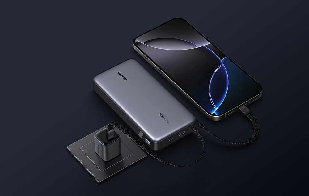 UGREEN powerbank connected to a power outlet and smartphone on a black background