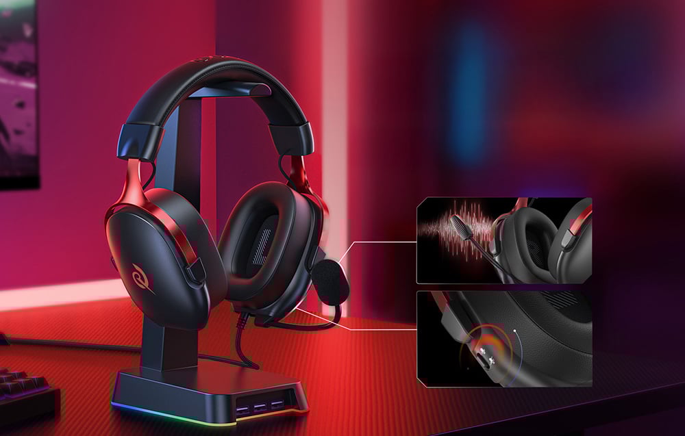 Słuchawki z mikrofonem na stojaku z podświetleniem, zbliżenia na mikrofon i przycisk wyciszenia.