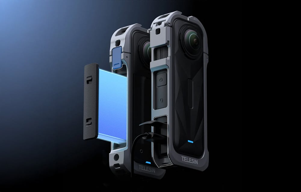 2 Sportkameras in Schutzgehäusen Telesin, eine hat den Akku herausgezogen