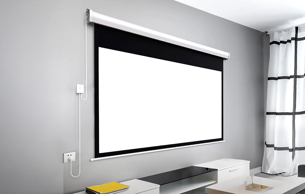 Ekran projekcyjny BlitzWolf zamontowany na ścianie w salonie, gotowy do domowego seansu.