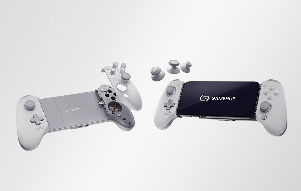 Dwa kontrolery GameSir – jeden otwarty z wymiennymi elementami, drugi z zamontowanym smartfonem i logo GameHub na ekranie