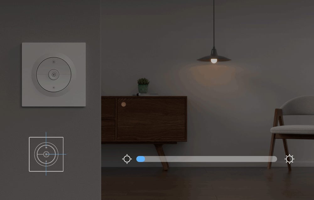 Inteligentny przełącznik na ścianie, po prawej pomieszczenie, w którym pali się delikatne światło