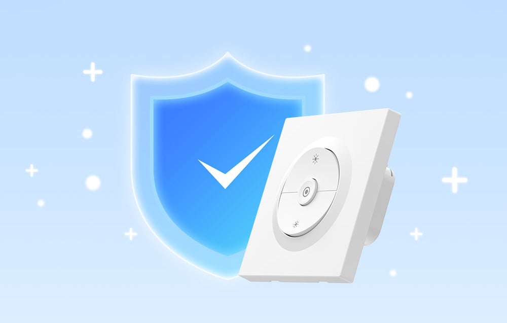 Przełącznik ścienny obok niebieskiej tarczy na biało-niebieskim tle