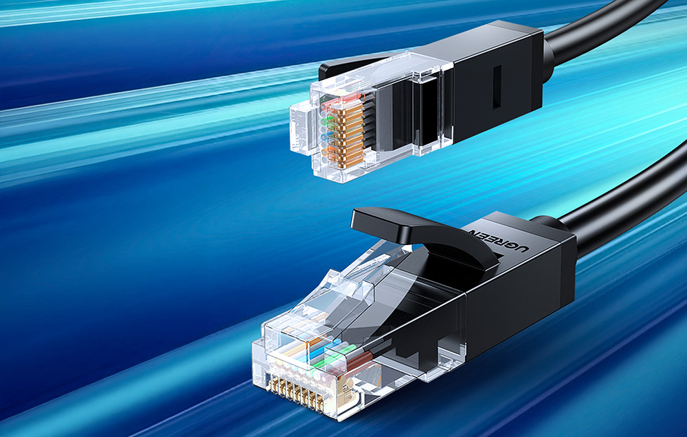 czarny kabel HDMI na niebieskim tle
