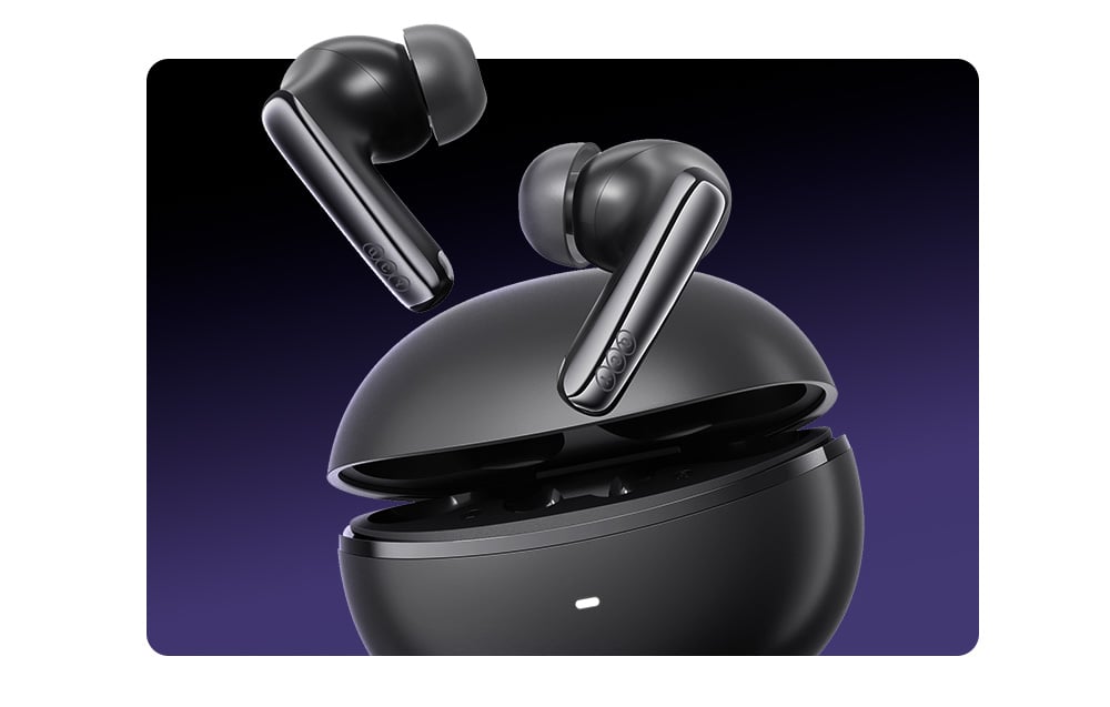 Dwie czarne bezprzewodowe słuchawki douszne z logo