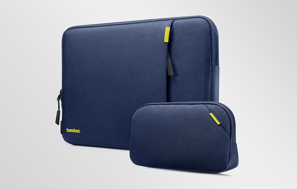 Ciemnoniebieskie etui na laptopa z żółtym logo