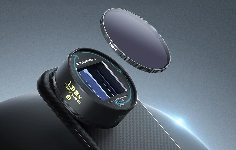 Black Freewell anamorphic lens mounted on a smartphone case with a carbon fiber texture.