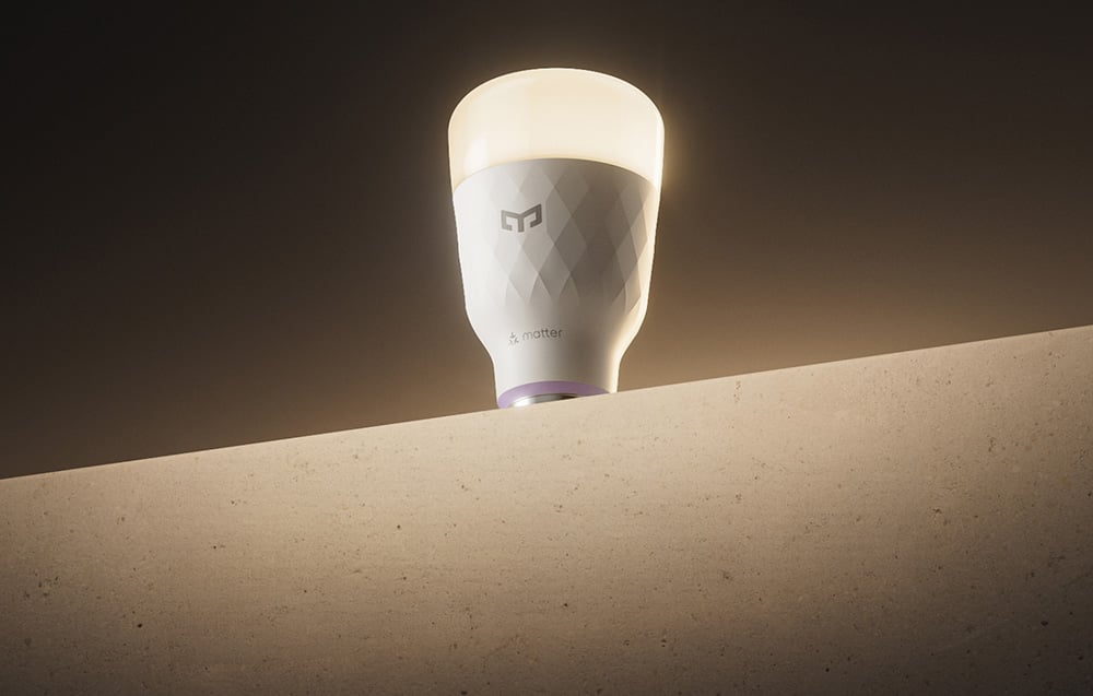 Żarówka Yeelight dająca ciepłe światło