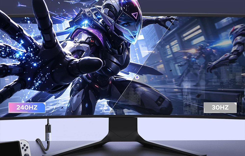 Zakrzywiony monitor gamingowy wyświetlający grę z porównaniem płynności obrazu 240Hz i 30Hz