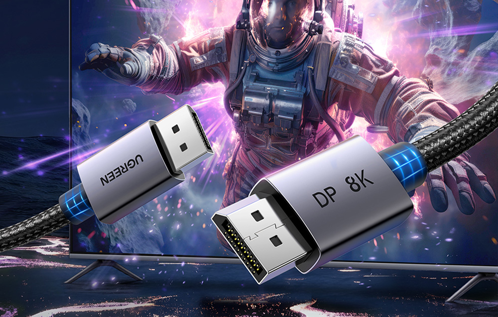 Kabel Ugreen DisplayPort 8K w oplocie na tle telewizora z motywem kosmonauty