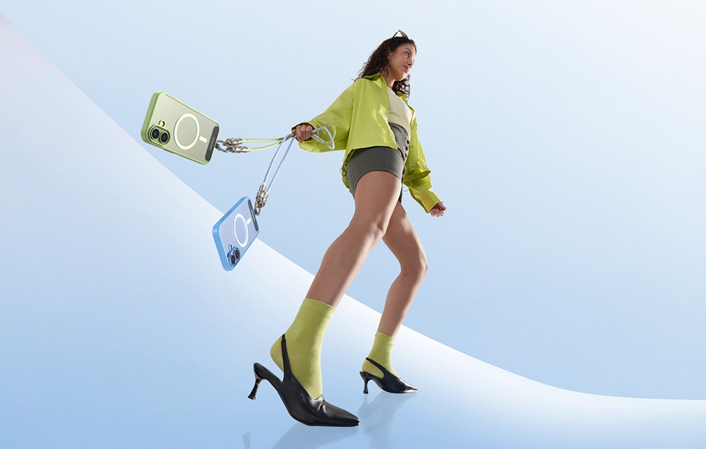Walking woman with a lime and blue phone case with a Ugreen MagSafe lanyard