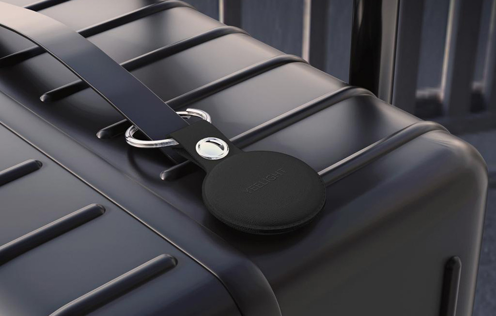  Lokalizator przymocowany do paska walizki podróżnej