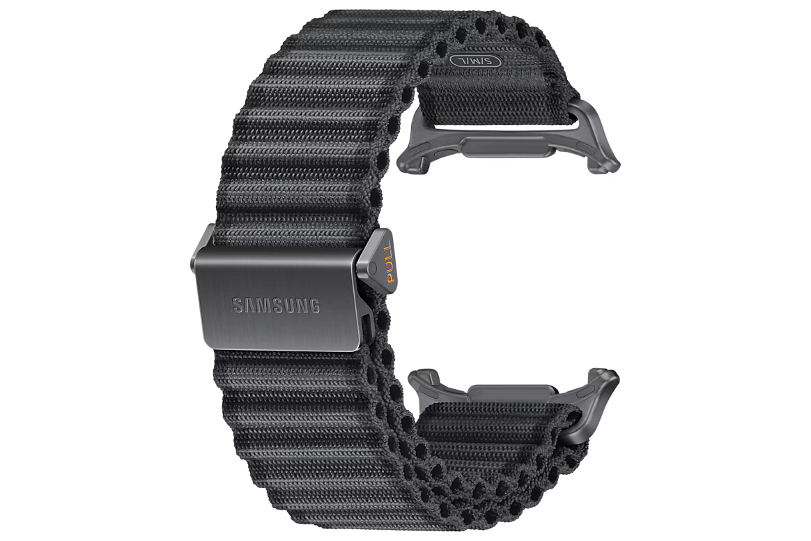 Color variants of the Samsung Trail Band strap