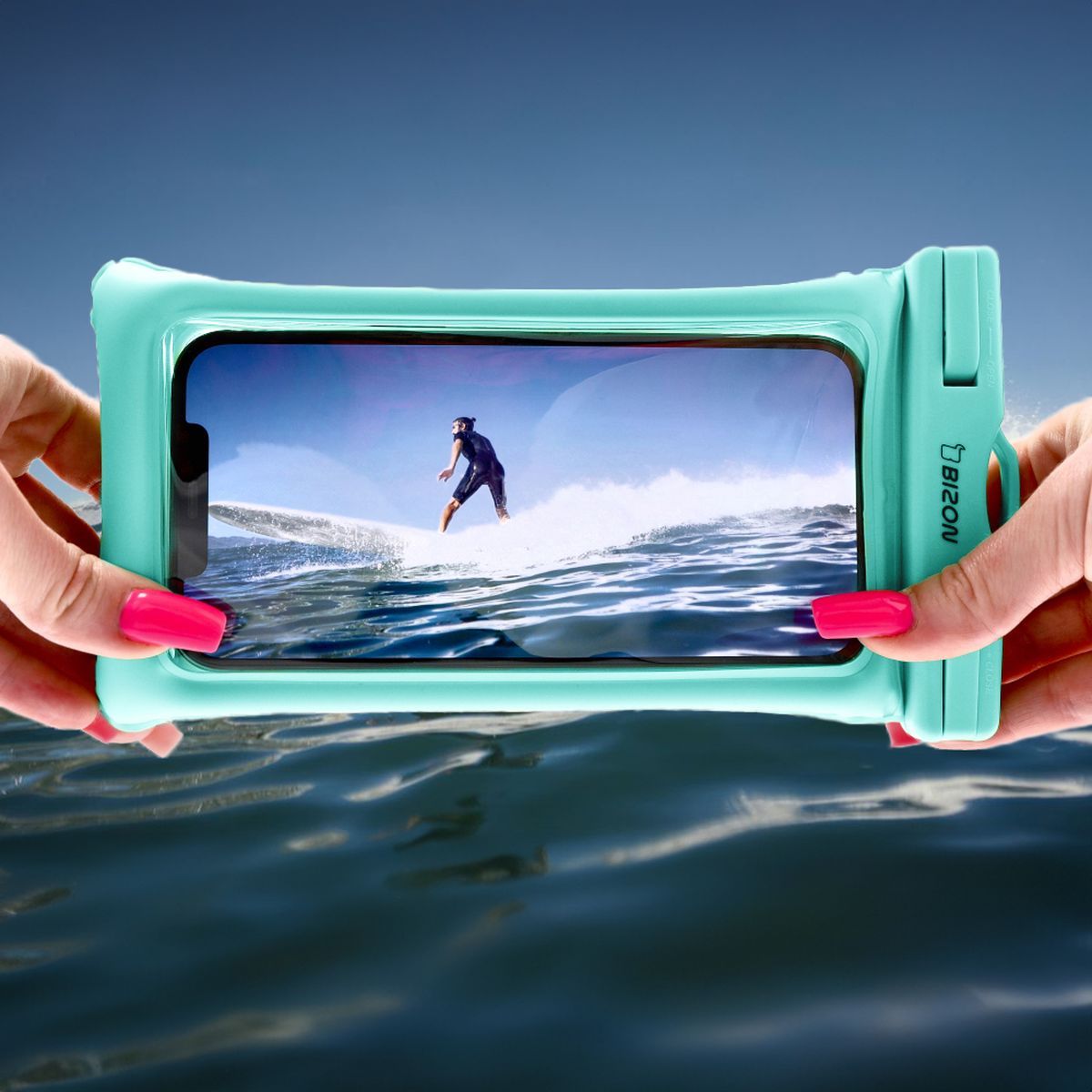 Transparenz und Klarheit des auf dem Bildschirm angezeigten Bildes in der Hülle Bizon Case Hydrofloat