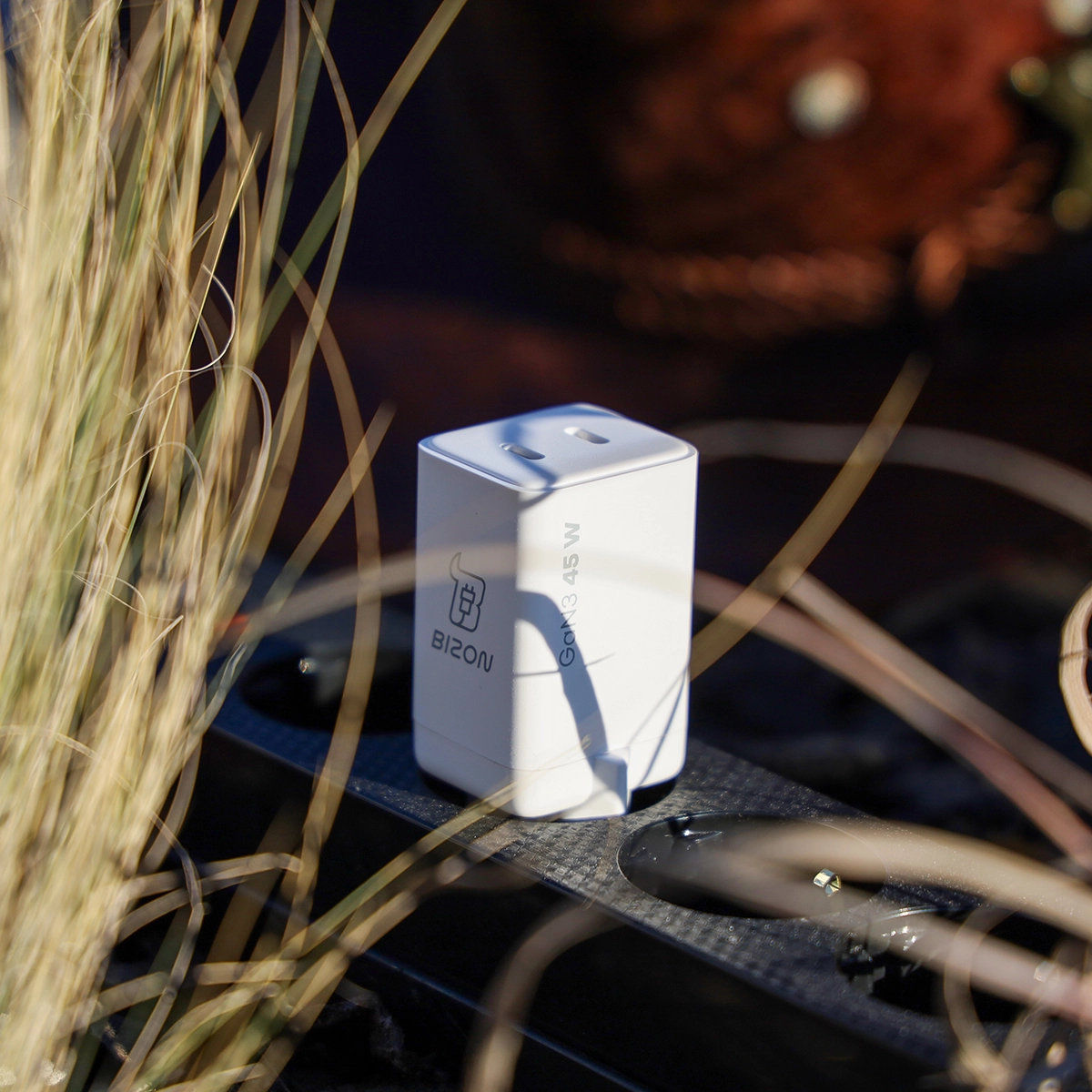 Rzut na dwa porty USB-C w ładowarce Bizon Charger 45 W