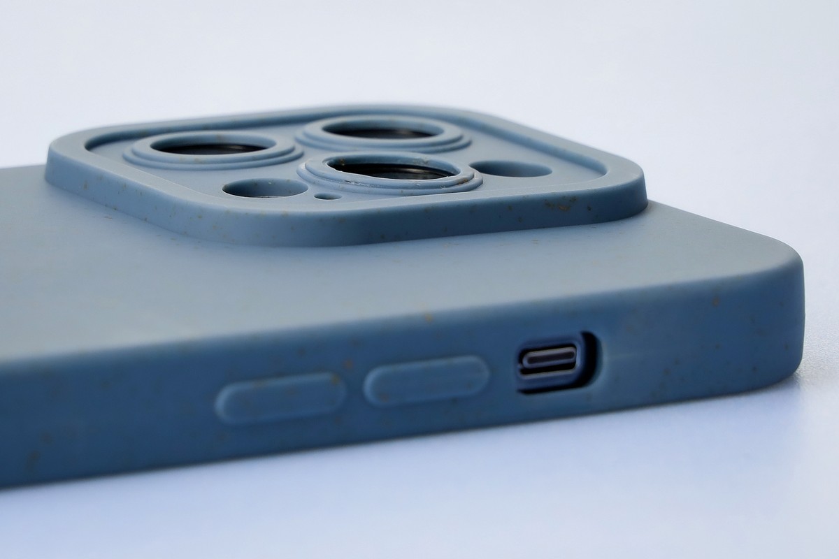 Közelkép a kiemelkedő élekről a Bizon Bio-Case tokban