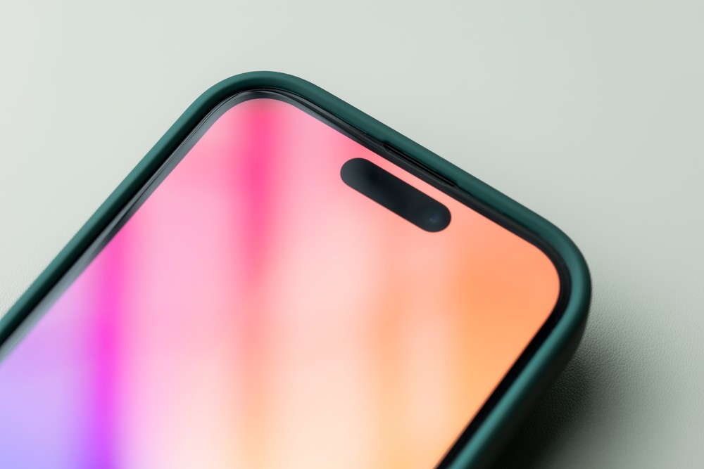 Features of Bizon Case Hybrid Ring: non-slip frame and raised edges