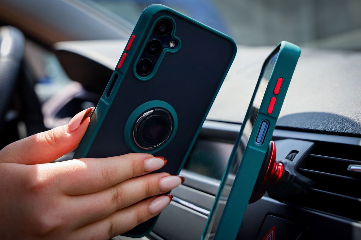 Kompatybilność etui Bizon Hybrid Ring z uchwytami magnetycznymi - uniwersalne