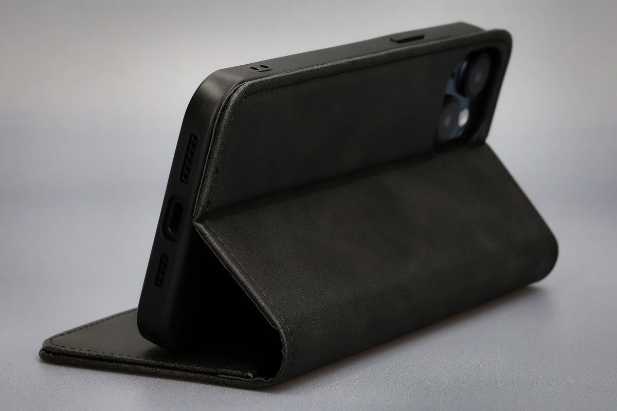 Bison Case Pocket Pro as a functional stand