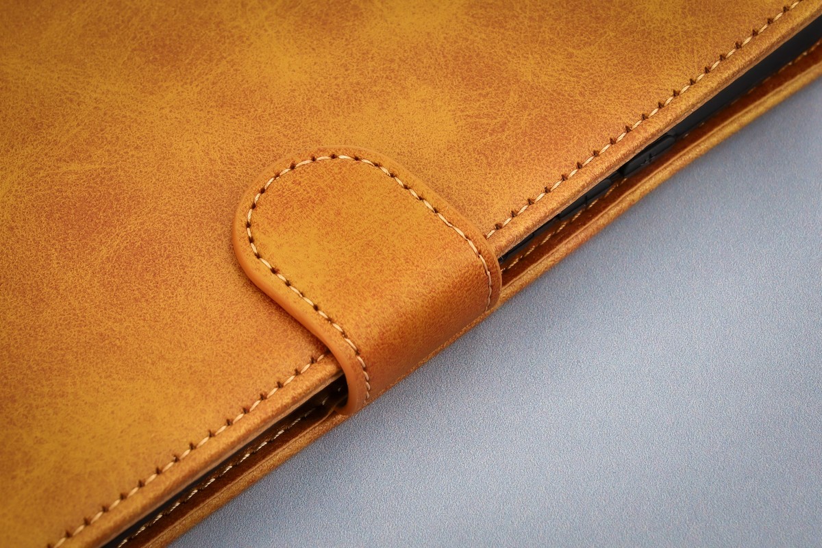 Close-up of the material and magnetic closure in the Bison Case Pocket