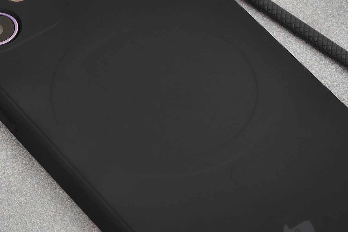 Close-up of the magnetic ring in the Bizon Case Silicone Magnetic Sq